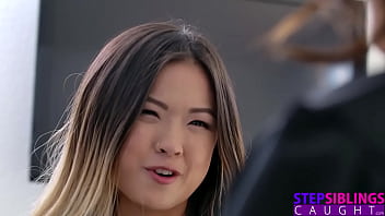 StepSiblingsCaught-Stepsisは、「これで、私について裸で考えるのが難しくなります！」と言います。 S17：E4