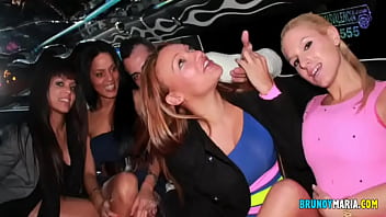カップとパーティーの。私たちはいくつかと接続し、1つは彼女の人生の性交を得ました