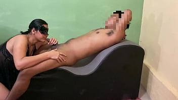 나는 인터넷으로 나를 도와준 이웃에게 입으로 주었다 |