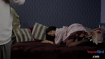 曲がりくねった英国の盗撮は、デュオで写真家をけいれんさせることを奨励します