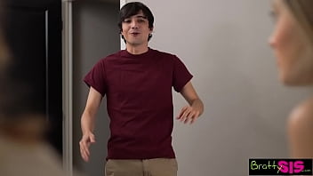 BrattySis - Stepsis は、「レプラコーンと性交したい」と言っています。 S22:E1