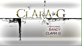 Sandy AKA Vega Vixen FULL FISTING with Clara G Teaser＃2-必見!! -ハンガリーの高速道路を運転している間、リムジンのシーン全体、ガソリンスタンドでのコメディ、リムジンでのクソ、驚くべきシーン、たくさんのフィストファック...必見..
