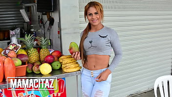 CARNEDELMERCADO-（Carolina Montes、Logan Salamanca）-油を塗ったラティーナブロンドの女は彼女の肉付きの良い猫を犯される