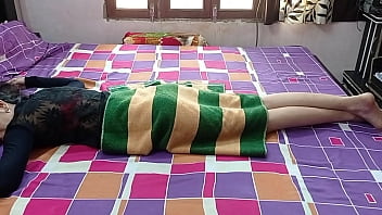 ファックして彼のお尻に太いペニスをもらいます インドのデジスリムガールロールプレイデジChudai