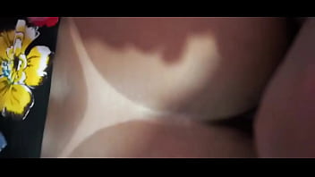 既婚女性が本当に良いときを知っていますか?? ....彼女が本当においしいものを彼女のお尻に入れるように頼んだとき!!!