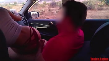 法律が警察に私たちを妨害し、私たちが逮捕されるまで、私は純粋なSentonesで車の中で私の男をファックします