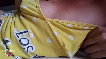 nippleringlover 角质 妈妈 自慰 用 牙刷 刺穿 猫 和 极端 乳头 穿孔