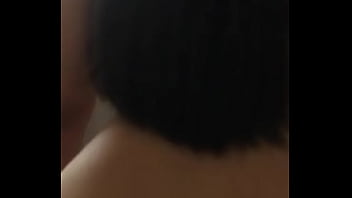 私の妻に言わないでください、私の隣人は私のコックを愛しています