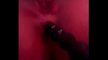 TooTighttoDripは彼女の新しいおもちゃを再び彼女のお尻に持っていきます