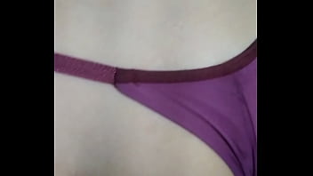 妻が働いている間、私は毛皮で隣人のお尻に入ってきました