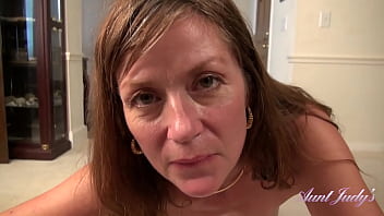 AuntJudys - 43-летняя сводная тетя Isabella с полным кустом - специальная доставка POV