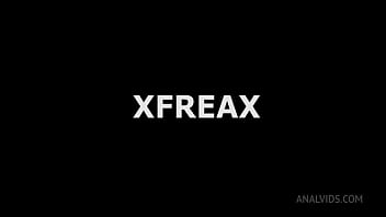 XfreaX, Noa Tevez и Stacy Bloom, Анальный фистинг, ATOGM, Глубокий анал с яйцами, Зияющие дырки, ButtRose, Напиток из сквирта, Сперма на розе XF040