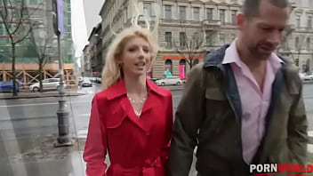 大学の金髪美女ミッシー・ラブのタイトで濡れたオマンコが男の巨大なペニスで突かれる GP1382