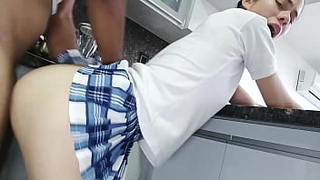 隣人の女子校生とセックスしたけど、彼女の家の電気を直すだけだった