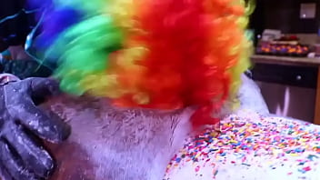 Victoria Cakesは、GibbyTheClownによって彼女の太ったお尻をケーキにします
