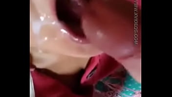 ギャラリーで失われたビデオ私の元は彼女の口の中で精液を取り、これはすべてのミルクを飲み込んだ