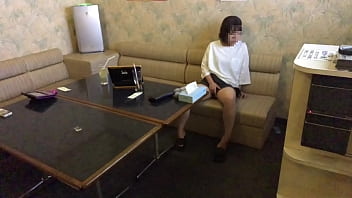 【素人】カラオケでオナニーする大〇生