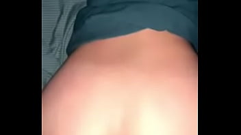 彼女のクリームパイを手に入れるのを待っている私の小さな女