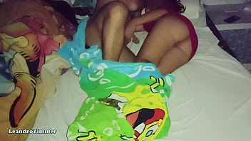 妻が隠しカメラを設置するのは、夫が夜に義理の妹と浮気していることを知っているからです / 彼が同じベッドで彼女と性交することさえあることに気づきました / LeandroZimmer / ChloeBearwolf