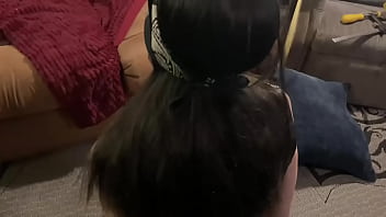 私は彼のペニスが私の口の中で固くなることによってとても興奮します、私は彼を終える前に私自身の世話をしなければなりませんでした..目隠し