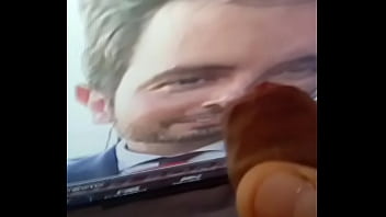 •••TV-BITEN°4：夏です。バーがあります。私のチンポはあなたの顔に興奮します：REPORTER BRUN MIRILそして完全なオナニーで私のチンポに苦しむ人！そして彼はそれがろくでなしが好きです！