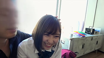 ハメ撮り　貧乳でエロいJKとハメ撮りセックス。乳首が超敏感でコリコリするとビクンビクン。かわいいお口で激しいフェラチオ。お互いの顔を見ながらゆっくりと正常位セックス。