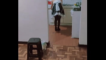 彼女の上司がの娼婦ではなく、非常に金持ちであるという事実を利用して、昇給を得るためにクソ私の移民メイド