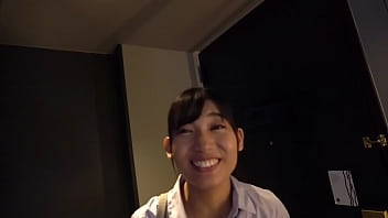 ハメ撮り　超絶かわいい美女女子高生とハメ撮りセックス。エロいお尻がとても興奮をそそる。フェラのテクニックもエロい。制服を着たままバックで激しく挿入。かわいい声で喘ぎまくり。