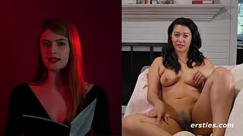 ASMR：ジンはルーシーのセクシーな読書にマスターベーションします