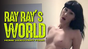 RAY RAY XXX мастурбирует дома в трейлере в винтажном стиле