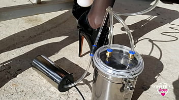 nippleringlover 角质摩洛伊斯兰解放阵线挤奶 刺穿的胸部 户外 极端的乳头穿孔 大环在刺穿的阴部嘴唇