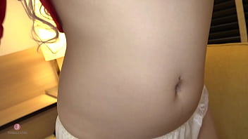 [亨泰角色扮演] 穿着可爱的女子高生制服，自信地给人打手枪，但当她换上淑女制服后，身体变得非常兴奋，开始边打手枪边自慰!