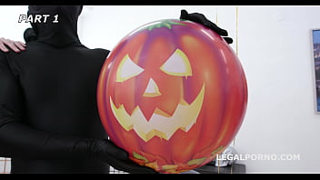 アナル ハロウィン #1 アンナ デ ヴィルが複数のペニス、ボールディープ アナル、DAP、裂け目 GIO1256 の扱い方をみんなに教えます