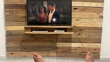 ステップ-妹は性交するために映画を中断しました