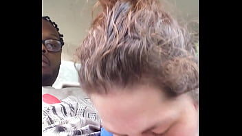 プラズマセンターで彼女に会い、彼女は家に帰るために私をかみ砕くことを申し出た