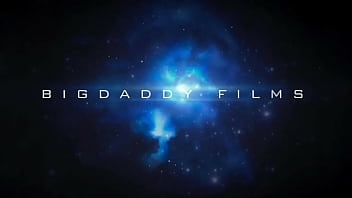 BigDaddyKJ: крошечная милфа принимает большой черный хуй