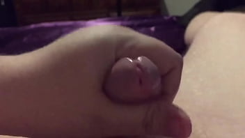 本物の素人妻からの素敵なずさんな手コキと POV フィニッシュ