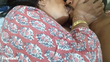 私の本当のBhabhiは、私の許可なしにセックスする方法を教えてくれます.完全なヒンディー語ビデオ