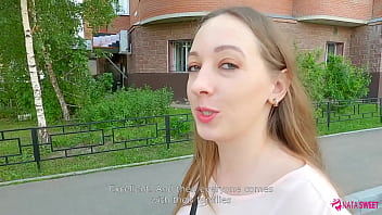 可爱的房地产经纪人很好地为客户服务，让他在她的嘴里射精！ 冒险的公共冒险！ 娜塔·斯威特 (Nata Sweet) 活跃
