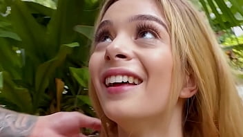彼は彼女のxvideosプロフィールのために裸で自分自身を撮影している彼の熱い小柄な義姉妹を捕まえました
