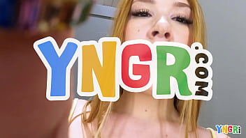 YNGR-ハーパーレッドは彼女のスタッドを角質にするためにさまざまな衣装を試します