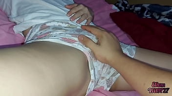 私の義理の妹とのxxxdesi自家製のビデオは私に彼女の猫を示しています、それは非常に膨らんでいますそれは私の口が水をまくのは素晴らしいです