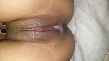 コンドームなしで私の若いガールフレンドをファックして、私は彼女の小さな濡れた猫（Creampie）に行き着きます。 XVIDEOS REDのためにセックスして録音している間、私は彼女を潮吹きさせます