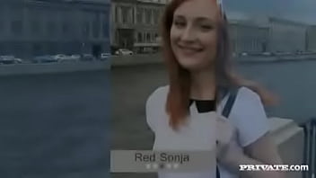 Рыжая Ева - модель, которая делает хардкор на фотосессии