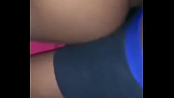 戻る前にハードコア中に大声で喪に服しているティーン