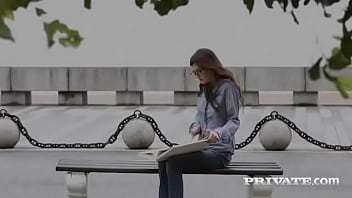 Ariana Shaine, возбужденная студентка одна в городе