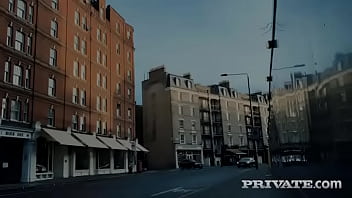 Тейлор Сэндс, студентка факультета искусств, наслаждается аналом со своей обнаженной моделью