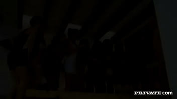 Самая большая оргия, которую когда-либо видели на Ибице в честь дня рождения Хенесси