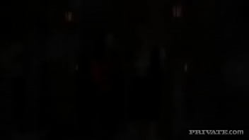 ルーシー・ベルとタラ・ホワイトのゴミ箱ダイビング