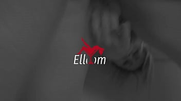 アマチュアセックス、ノビーニャはクラスのメンバーとたくさんのセックスをしてネットに落ちる